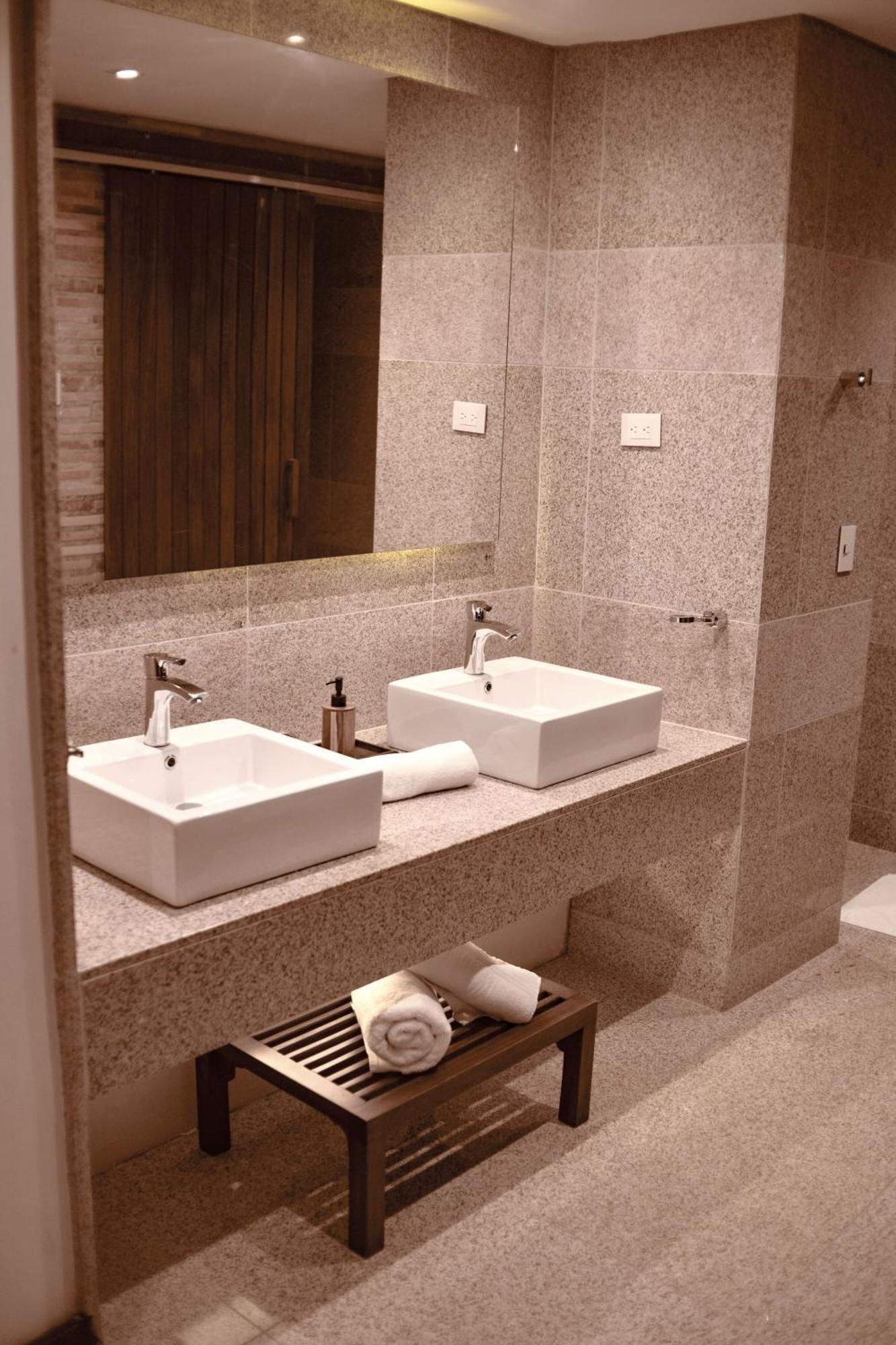 Castillete & Club Hotel Tierra Bomba